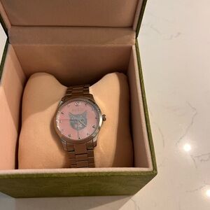 Gucci Rose Dial Timepiece with Silver Band